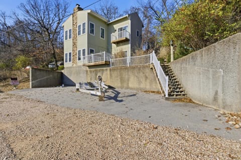 Property building, Day