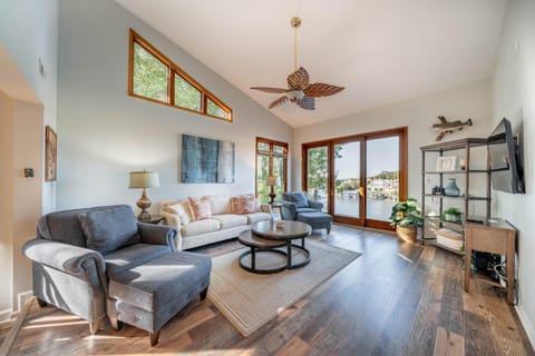 TV and multimedia, Living room, Seating area