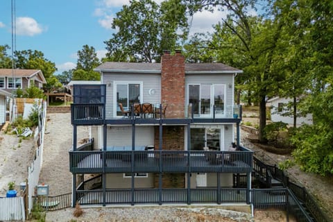 Property building, Day