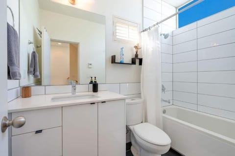 Perch - Modern Seattle View Home w/ Rooftop Deck & Parking House in Magnolia Seattle