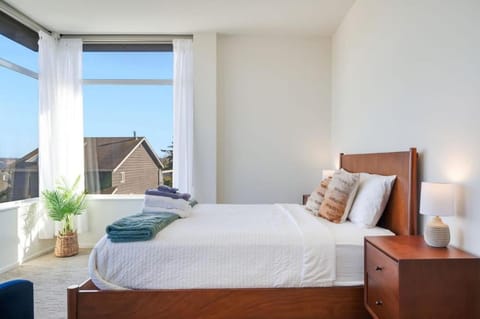 Perch - Modern Seattle View Home w/ Rooftop Deck & Parking House in Magnolia Seattle