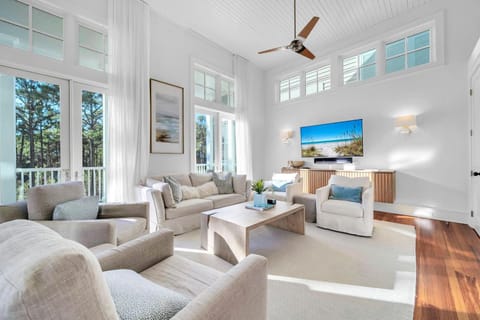 Sol y Sombra House in Seaside