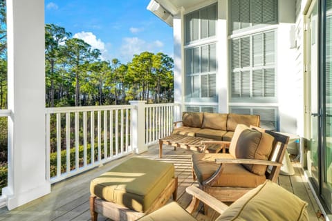 Sol y Sombra House in Seaside