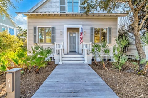 Sol y Sombra House in Seaside