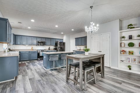 Atlanta Luxe Elegant Group Retreat and Social Hub House in Georgia