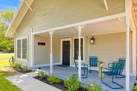 Property building, Day, Garden