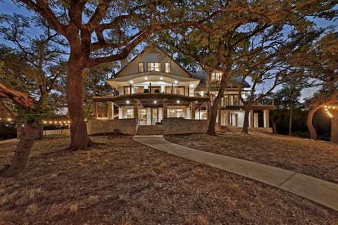 Property building, Facade/entrance, Night