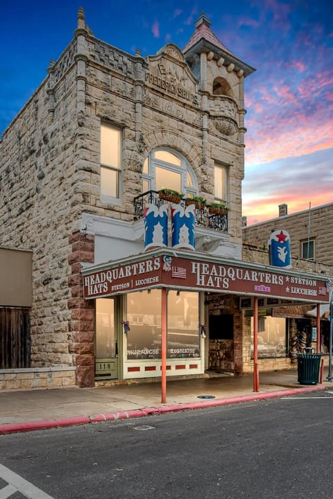 Property building, Nearby landmark, Day, Activities