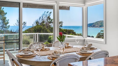 View (from property/room), Dining area, Sea view
