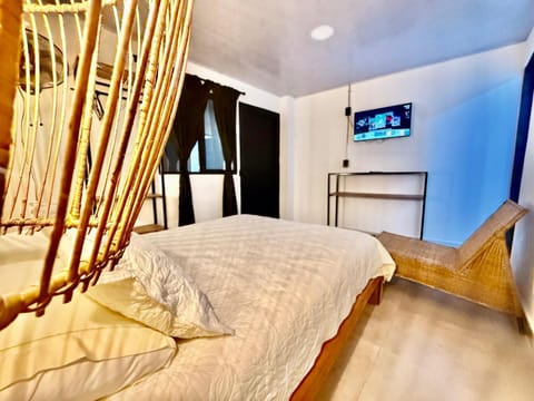 Bed, TV and multimedia, Photo of the whole room, Evening entertainment, Bedroom, Breakfast