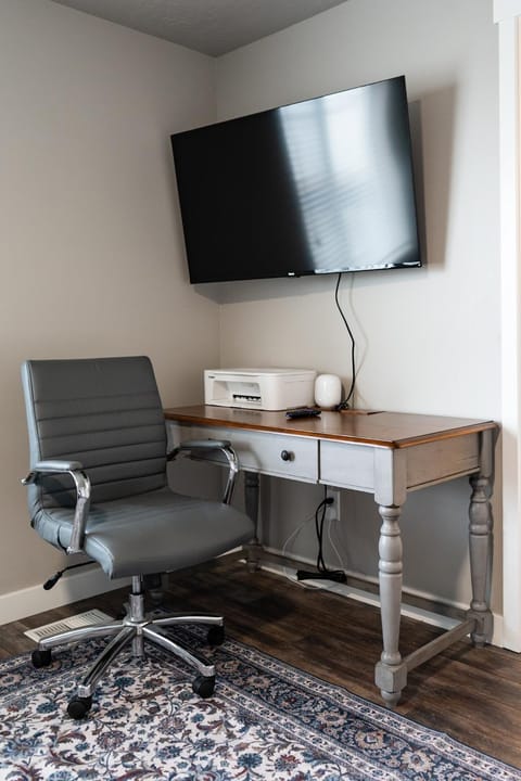 TV and multimedia, Business facilities, Seating area