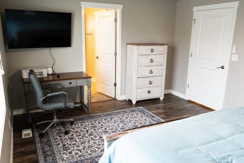 TV and multimedia, Business facilities, Bedroom, storage