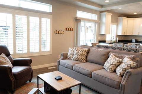 The Heber Hangout: 4BR Family Home + Spa House in Heber City