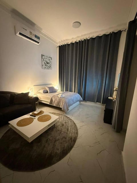 Bed, Photo of the whole room, Bedroom, air conditioner