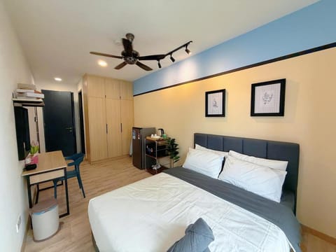 Bed, Bedroom, microwave, wardrobe