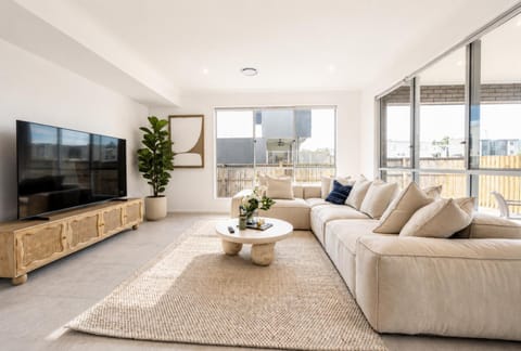 TV and multimedia, View (from property/room), Living room, Seating area