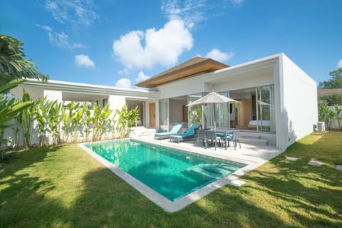 Garden view, Swimming pool, sunbed