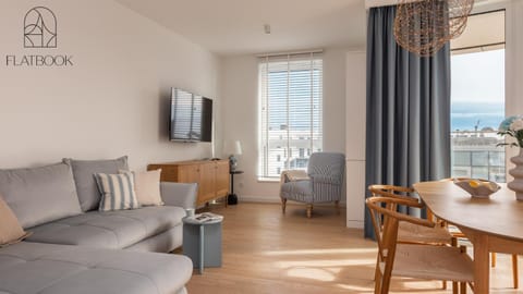 Bed, TV and multimedia, Living room, Seating area, Dining area