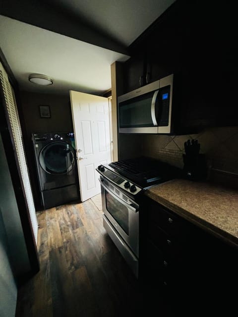 Charming & affordable stay near Chicago House in Hammond