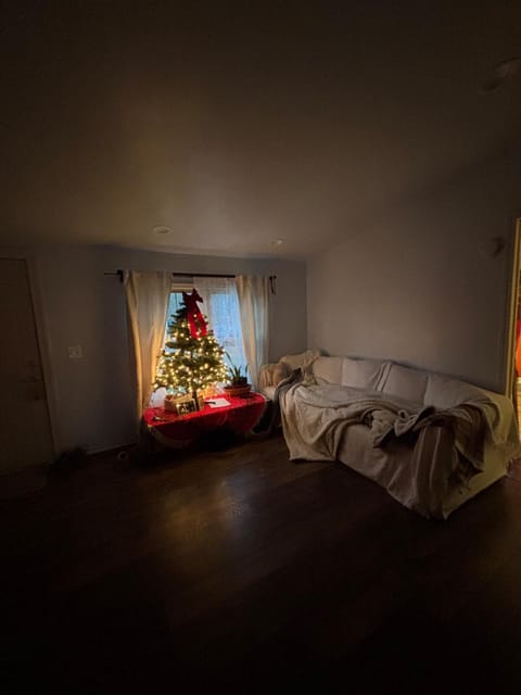 Charming & affordable stay near Chicago House in Hammond