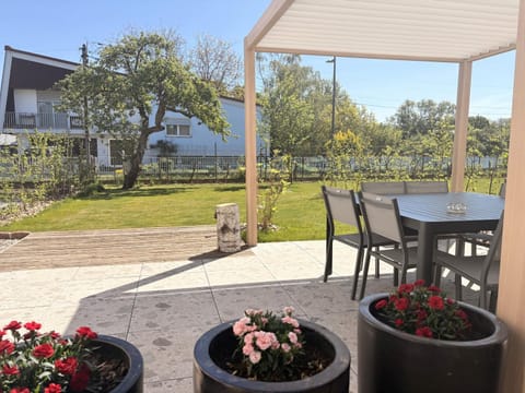 Patio, Garden view