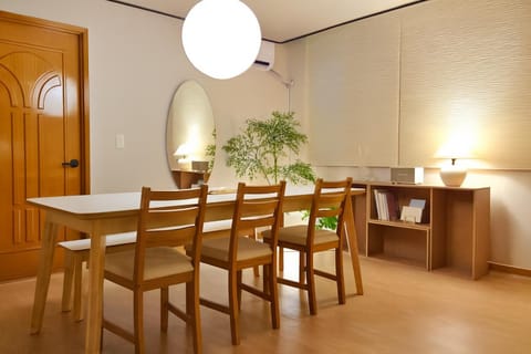 Living room, Seating area, Dining area, heating, air conditioner