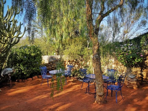 Garden, Dining area
