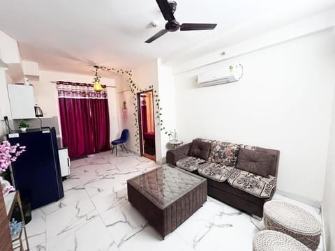 Facade/entrance, Living room
