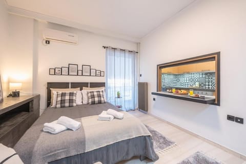 Cozy Seaside Apartment in Aphrodite Bay, Piraeus Apartment in Pireas
