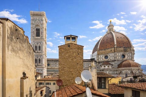 Nearby landmark, Landmark view