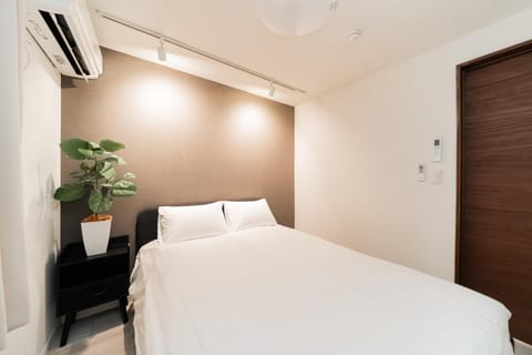 Bed, Photo of the whole room, Bedroom, air conditioner