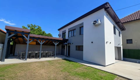 Property building, Seating area