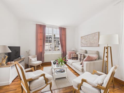 Communal lounge/ TV room, Living room