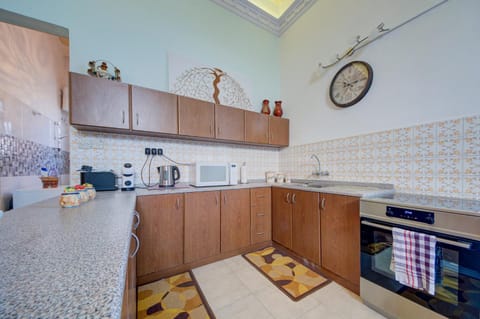 Coffee/tea facilities, Kitchen or kitchenette, dishwasher, minibar, oven, stove, toaster