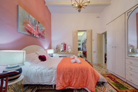 Bed, Living room, Photo of the whole room, Seating area, Bedroom, towels, wardrobe