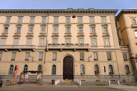 Property building, Facade/entrance, Day, Landmark view