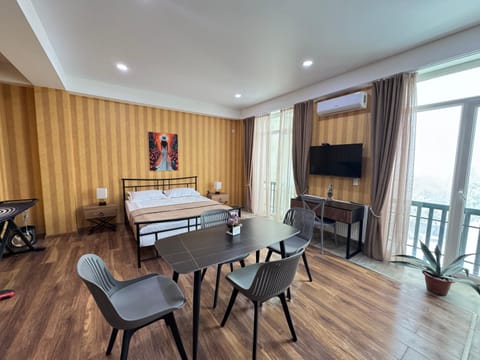 TV and multimedia, Living room, Seating area, Evening entertainment