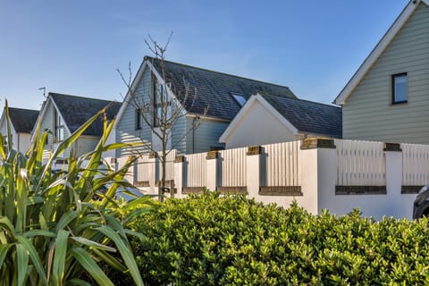 Property building, Facade/entrance, Off site