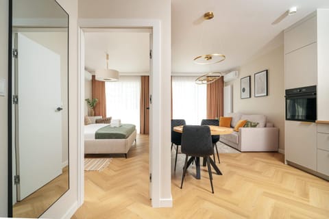 Bed, TV and multimedia, Kitchen or kitchenette, Living room, Dining area, Bedroom, wardrobe