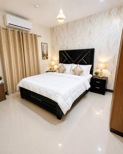 Bed, Photo of the whole room, Bedroom, air conditioner