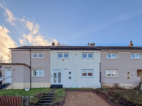 Raeburn House- 3 Bedrooms, 2 Bathrooms in Hamilton Apartment in Hamilton