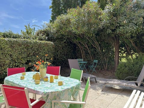 Patio, Garden, Dining area, Garden view