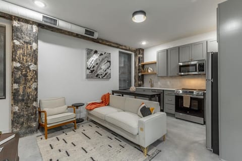 Kitchen or kitchenette, Living room, Photo of the whole room, Seating area, Dining area, oven, pet friendly, stove