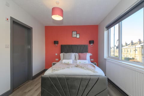 Bed, Other, Photo of the whole room, Bedroom, towels