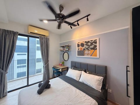 Bed, Bedroom, towels, air conditioner