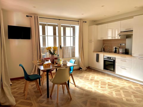 Dining area, kitchen