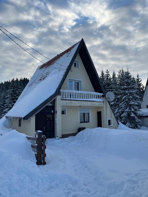 Property building, Natural landscape, Winter