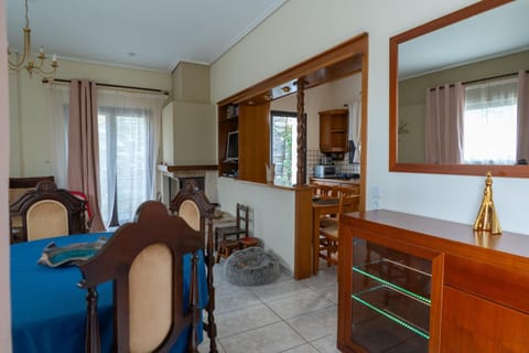 Living room, Seating area, Dining area, pet friendly