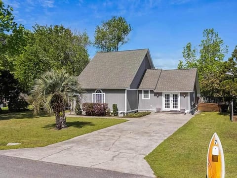 A comfy stay close to the beach! Bike&Pet Friendly House in Surfside Beach