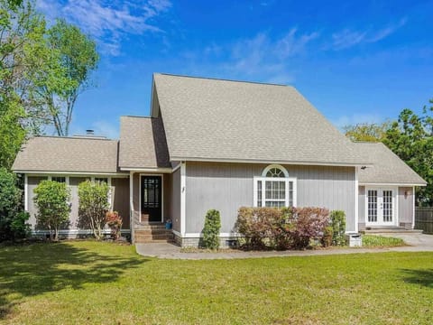 A comfy stay close to the beach! Bike&Pet Friendly House in Surfside Beach